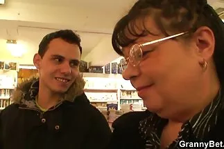 امتص سكس عربي صور جديدة كتكوت لطيف رجلاً خجولًا