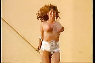 فتاة صور عربي سكس ضيقة العينين تعمل على ثلاثة قضبان..