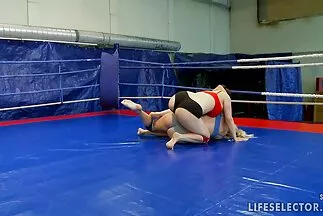 هبطت شقراء في جوارب طويلة على صور سكس عربي 2017 الديك.