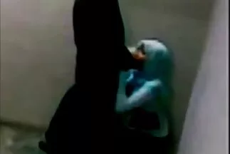 أثداء جميلة من البليت صور محارم عربي خرجت من سلسلة من هزات الجماع.
