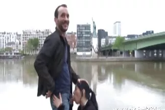 انتهى الأمر بالرجل جيدًا ومارس الجنس مع الفتاة صور سكس عربيه في الأحمق.