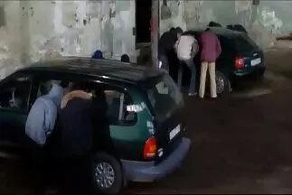 حدث الجنس في المؤخرة بعد ملهى ليلي بين شركاء غير مألوفين. صور سكس اردنيه