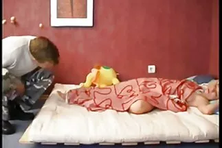 قبل الإسقاط العاطفي ، أثارت الفتاة الديك بفمها صور الكس العربي
