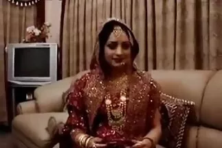 في أوضاع بسيطة ، يمارسن صوارسكس عربي الجنس على أرضية المطبخ