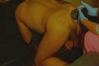 شقراء مجعد تضع مؤخرتها تحت سكس متحرك عربي القضيب
