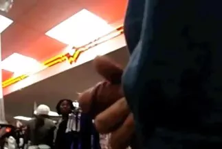 جلست شقراء جميلة على صور سيكس عربيات قضيب رجل قوي
