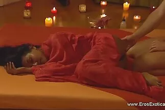 قام الأزواج الجريئين بترتيب طبل اللعين صور سكس عربية على الأريكة