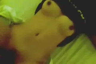 التقط سائق السيارة وقحة مفلس ومارس الجنس معها على صور سكس ورعان عربي غطاء محرك السيارة.