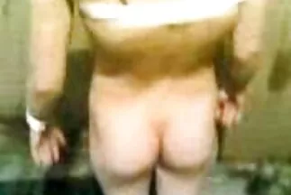 أخت الذكر صور سكس موقع عرب نار هي أسلوب هزلي على السرير.