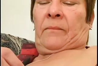 امرأة سمراء بارزة سكس صور عربي في جوارب تجلس على الديك وتشتكي