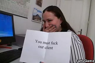 فتاة سمراء ذات ثدي صغير تعطي اللسان أمام صور سكس عربي متحركة الكاميرا