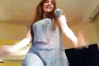 تظهر امرأة سمراء شابة في صور سكس محارم نسوانجى عملية التمثيل قدرات شفوية