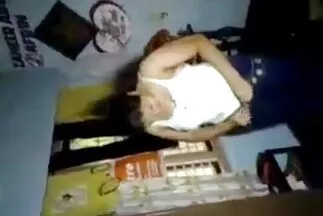 مع قضيبه الكبير ، بدأ يمارس الجنس مع اطياز عربية صديقته.