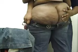 ربة منزل غاضبة سكس العرب صور خدعت زوجها مع رجل أسود في المطبخ.