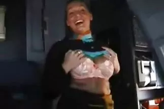 تعلق موقع صور سكس عربي على الكعك المهبل وبدأت تضاجع.
