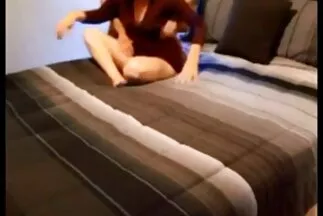 استغل اثنان من مدرسي التربية البدنية صور سكس عرب نار الفتاة في فتحتين