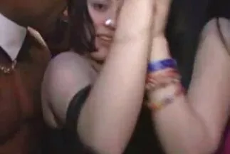 طالبة ذات سيقان طويلة تضع صور كس عربي سكس بوسها على قضيب