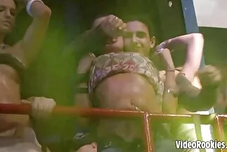 بوتيرة عاطفية ، وخز زبرًا سميكًا في صورسكس عربي بنات مؤخرته
