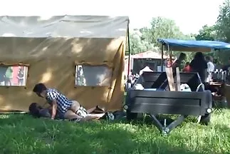 بعد أن بدأ نكاحًا غير مسبوق ، أنهى الرجل الفتاة صور كساس عربي على وجهها.