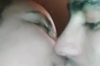 ربة منزل ترتدي سراويل داخلية صور كس عربي مشعر وهزاز على السرير