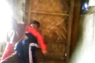 بحركات كاسحة ، يضاجع صور سكس عربي خليجي فتاة في جوارب في مؤخرتها