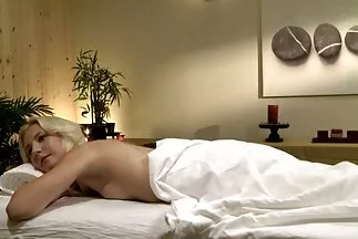 فتاة كورية نحيفة تقضي احلى صور سكس عربي وقتها مع مقيت أسود